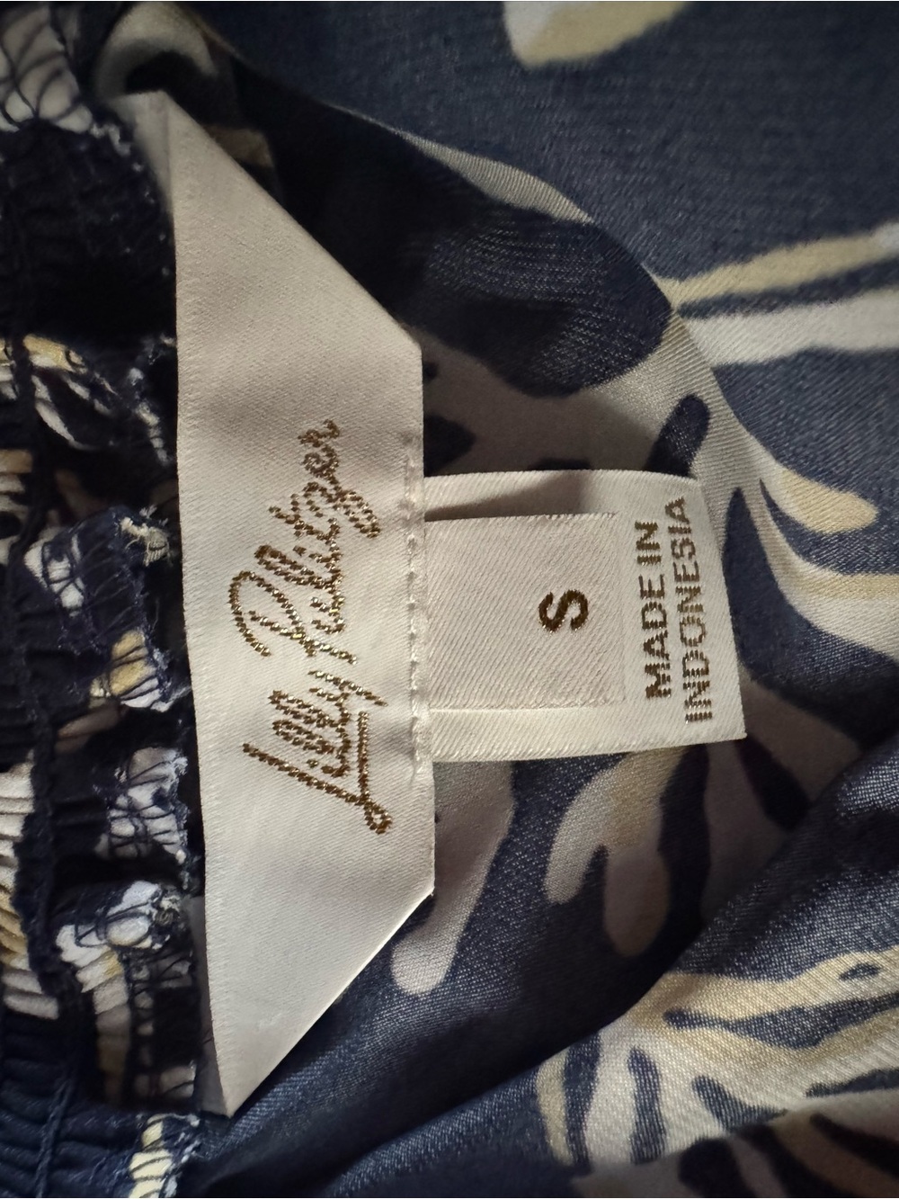 Lilly Pulitzer Navy Off-Shoulder Floral Blouse with Pink Accent - Picture 4 of 4
